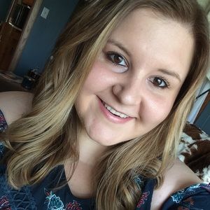 Meet your Posher, Laura